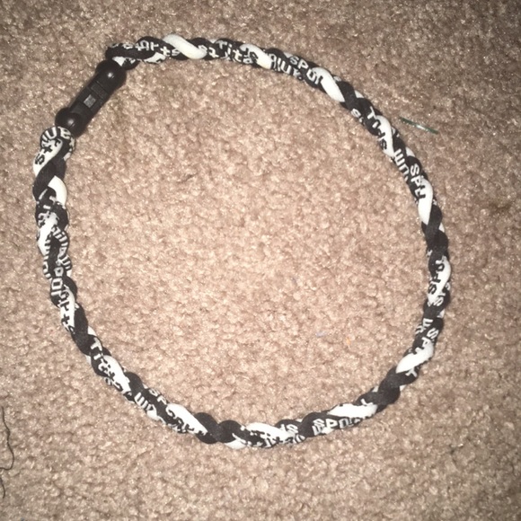 under armour necklace